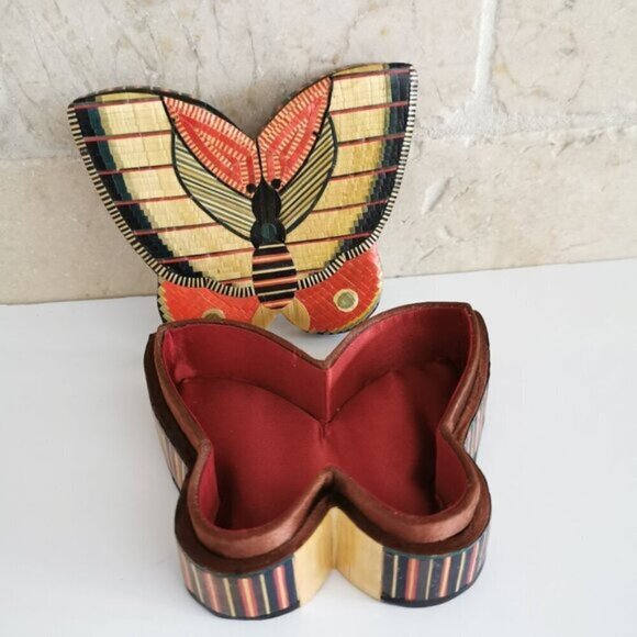 Butterfly Storage Box Inlaid Handwoven Straw Retro Jewelry Box Red Fabric Lined - Picture 6 of 11